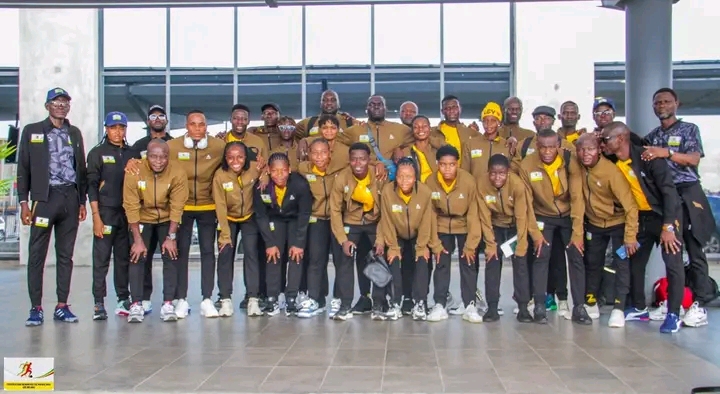 Maracana - Mara’CAN Guinée-Bissau 2025 : Le Bénin fixé sur ses adversaires La 11ᵉ édition de la Coupe d’Afrique des Nations de Maracana (Mara’CAN) promet des émotions fortes en Guinée-Bissau. La Fédération Internationale de Maracana (FIMAA) a procédé, ce mardi 30 septembre 2025, au tirage au sort des différentes poules lors d’une cérémonie solennelle organisée dans le cadre prestigieux de l’hôtel Dunia, à Bissau. En présence des délégations, des officiels et des amoureux du ballon rond version maracana, le suspense a laissé place à l’excitation. Le Bénin logé dans une poule relevée chez les Hommes : Dix nations prendront part au tournoi masculin, réparties en deux groupes de cinq équipes. Le tirage a donné lieu à des affiches prometteuses et parfois explosives. Le Bénin, placé dans la poule B, devra batailler ferme face à des adversaires de taille comme la Côte d’Ivoire, l’une des nations les plus titrées de la discipline, ou encore le Burkina Faso et la Guinée, réputés pour leur combativité. Le Niger complète ce groupe particulièrement homogène, où chaque match s’annonce décisif. Le match d’ouverture opposera le pays hôte, la Guinée-Bissau, au Sénégal, ce jeudi 2 octobre à 20h, dans une affiche déjà très attendue. Les dames, un tournoi inédit à quatre : Chez les dames, la formule est différente. Quatre nations prendront part à la compétition dans une poule unique où chacune affrontera les autres. La compétition féminine s’annonce également serrée, avec un choc inaugural entre la Guinée-Bissau et le Cameroun. Le Bénin, qui fait de plus en plus parler de lui dans le maracana féminin, aura l’occasion de confirmer ses progrès et de viser un podium historique. Avec dix nations engagées chez les hommes et quatre chez les dames, la Mara’CAN 2025 s’annonce palpitante. Au-delà du simple spectacle, cette 11ᵉ édition met en lumière la montée en puissance du maracana en Afrique et l’ambition des différentes sélections de s’imposer comme références continentales. Pour le Bénin, le tirage réserve des défis de taille mais aussi de belles opportunités d’exprimer son potentiel. Les regards seront tournés vers les Écureuils du maracana, bien décidés à écrire une nouvelle page de leur histoire. Poule A Hommes : Guinée-Bissau 🇬🇼, Mali 🇲🇱, Togo 🇹🇬, Cameroun 🇨🇲, Sénégal 🇸🇳 Poule B Hommes : Côte d’Ivoire 🇨🇮, Bénin 🇧🇯, Guinée 🇬🇳, Burkina Faso 🇧🇫, Niger 🇳🇪 Poule unique Dames : Guinée-Bissau 🇬🇼, Bénin 🇧🇯, Guinée 🇬🇳, Cameroun 🇨🇲