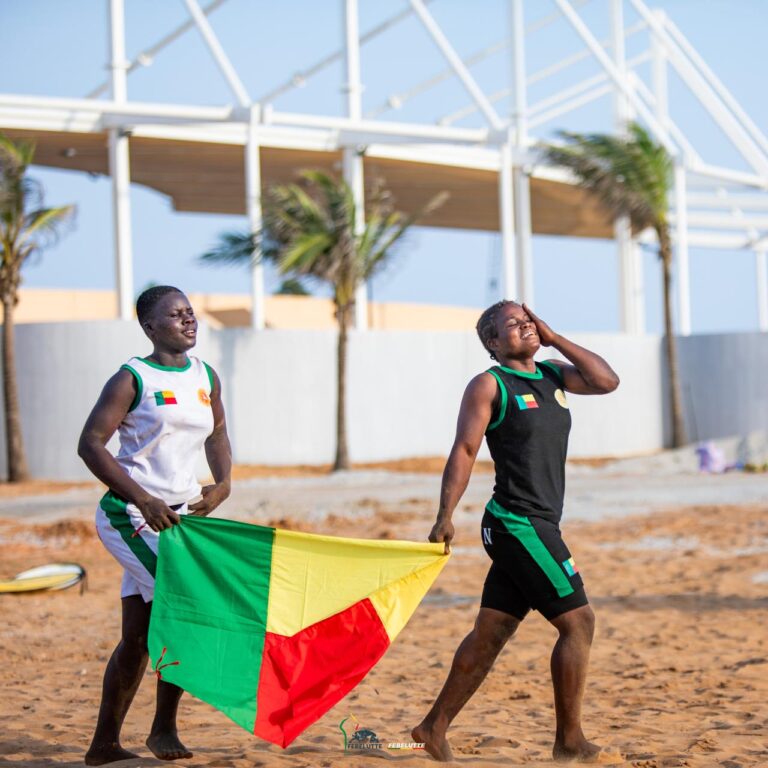 Lutte - Tournoi International de Beach Wrestling 2025 : Les athlètes ouest-africains s’illustrent dans le sable.