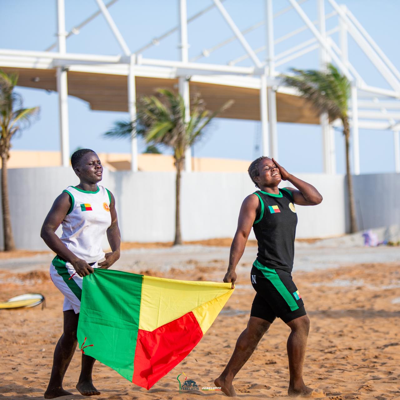 Lutte - Tournoi International de Beach Wrestling 2025 : Les athlètes ouest-africains s’illustrent dans le sable.